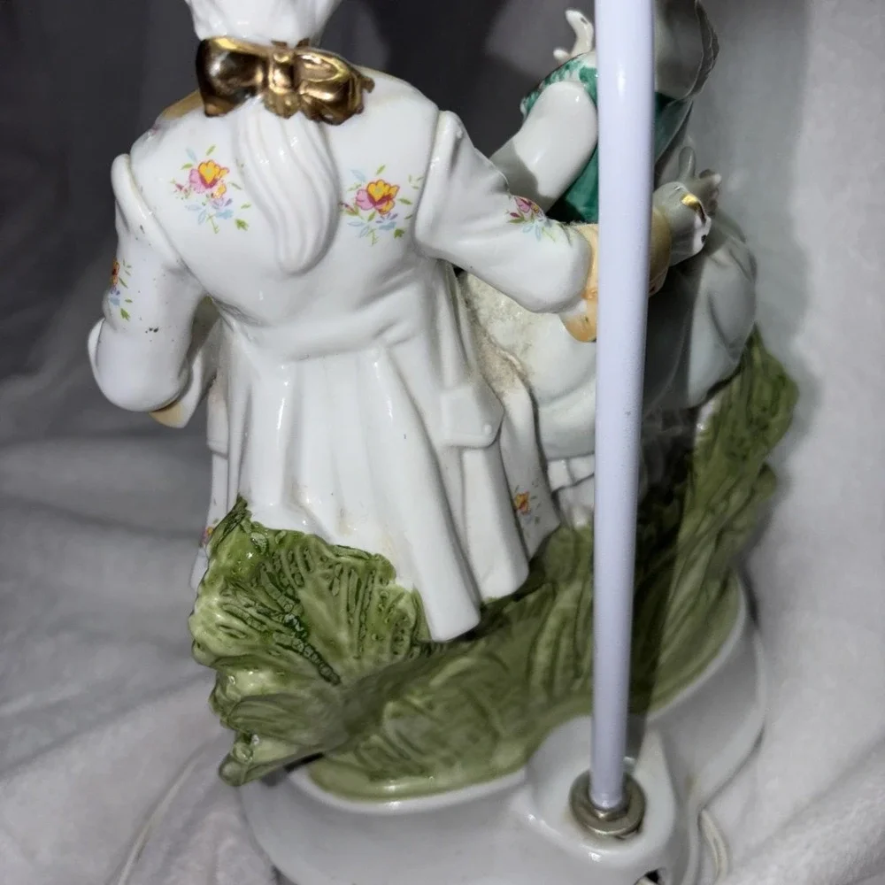 Vintage 70s Porcelain Courting Couple Lamp Lace Style Pierced Shade Works‎ EUC
